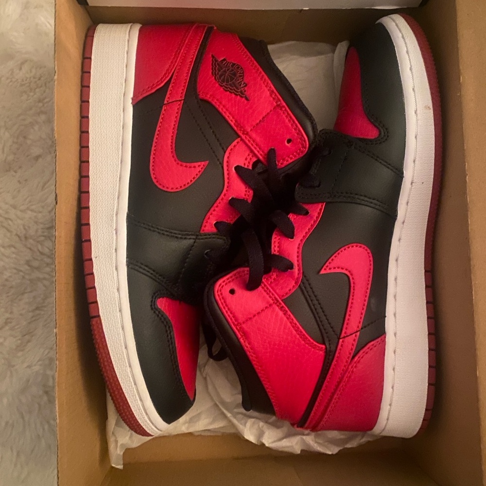 Nike Kids Black and Red Sneakers